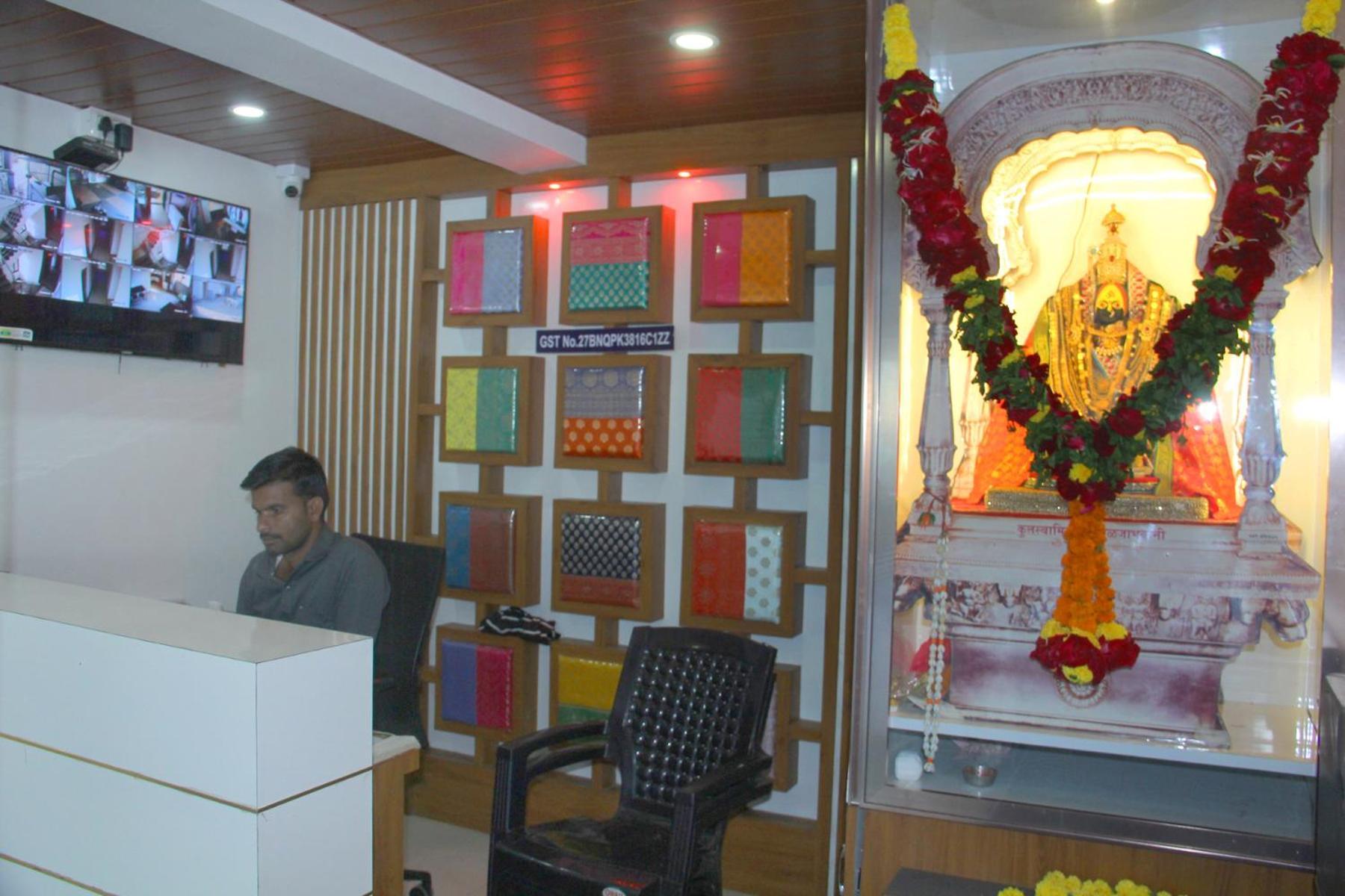 Hotel Ambai Executive Tuljapur Bagian luar foto