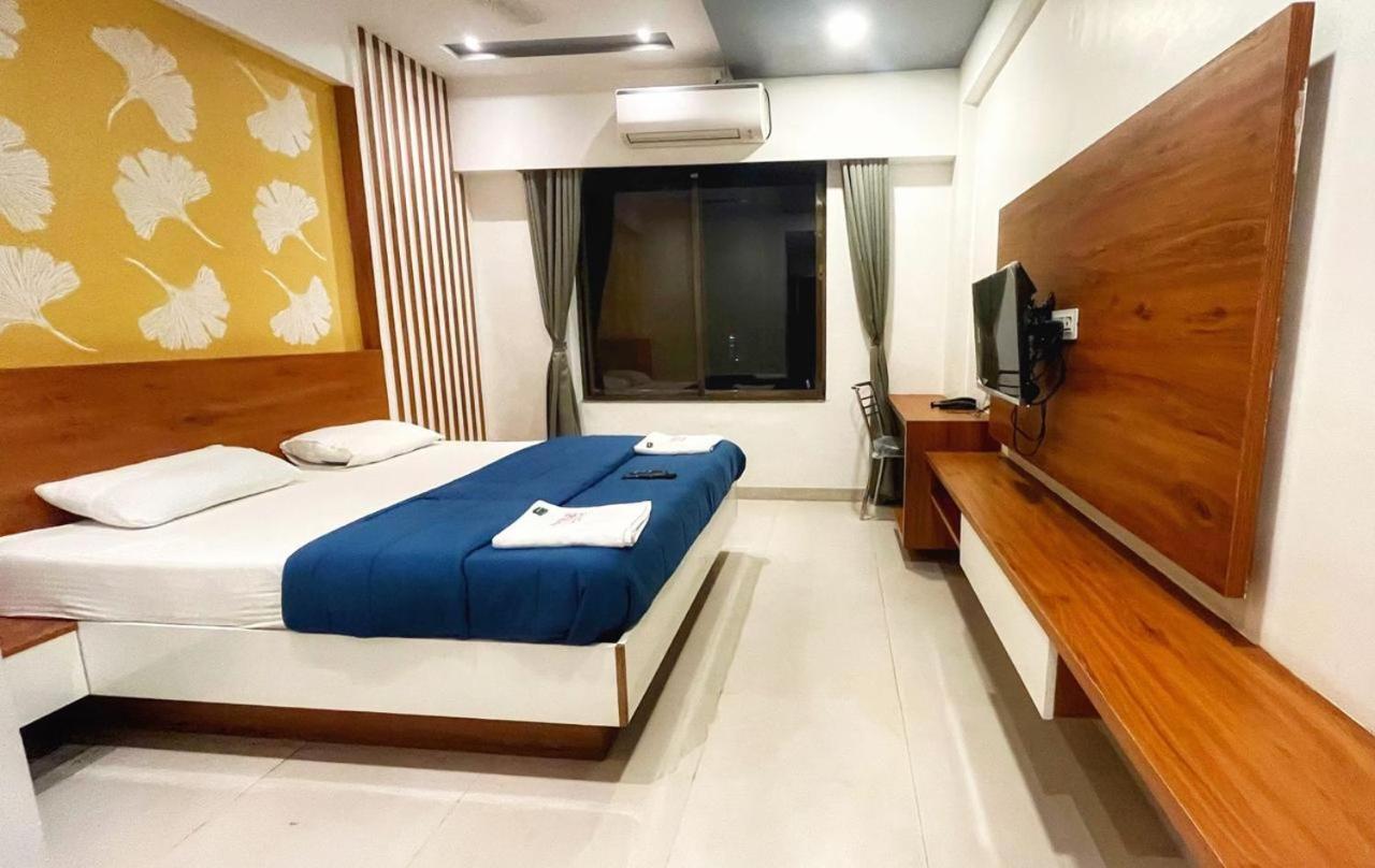 Hotel Ambai Executive Tuljapur Bagian luar foto
